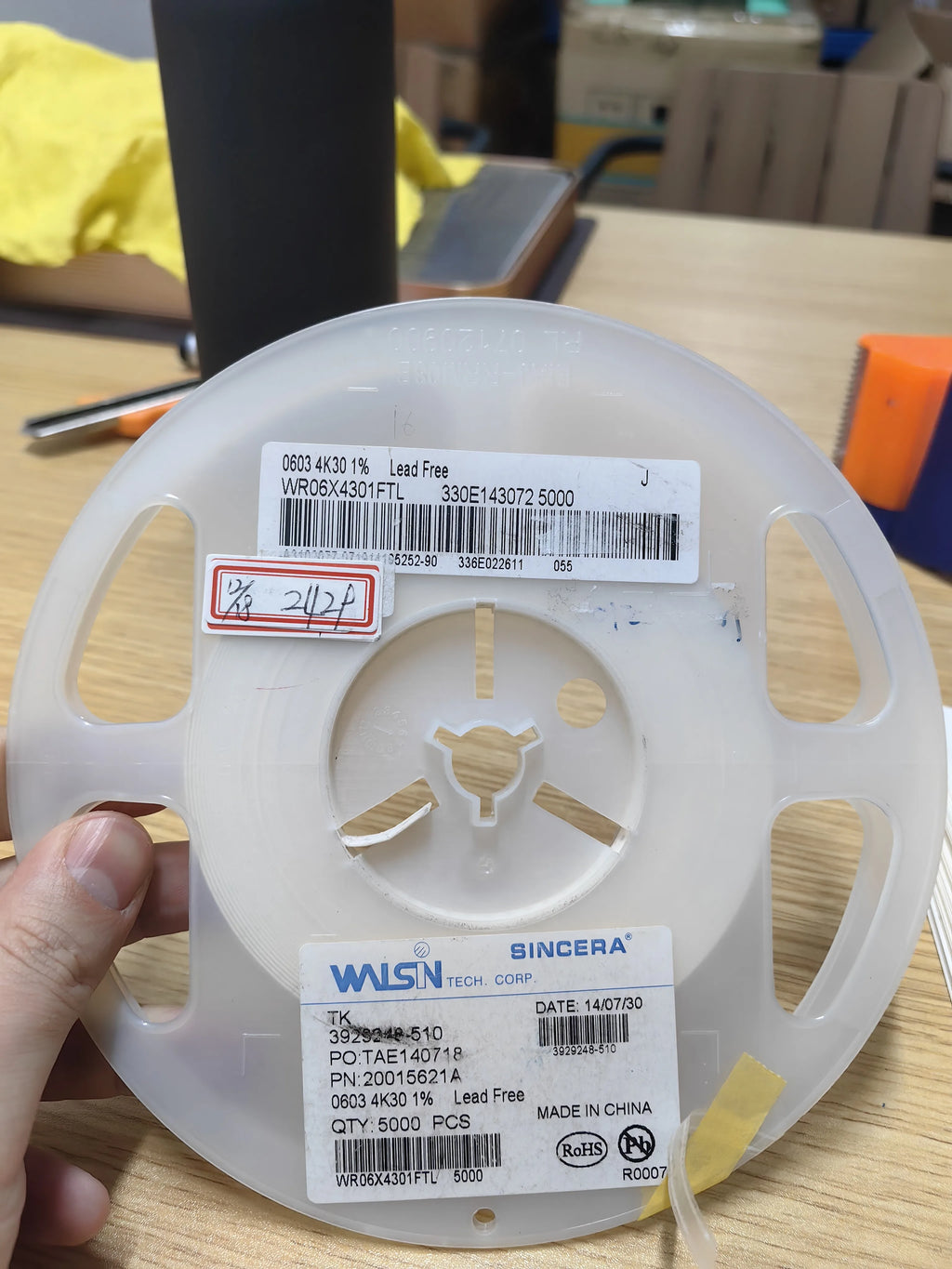 WR06X4301FTL SMD IC Chip New in Stock Electronic Components