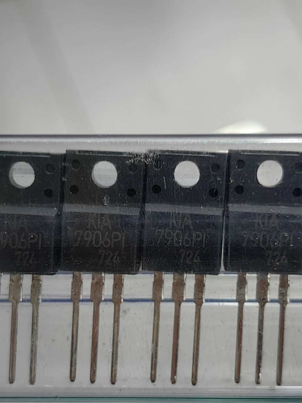 KIA7906PI-U/PF TO220F IC Chip New in Stock Electronic Components