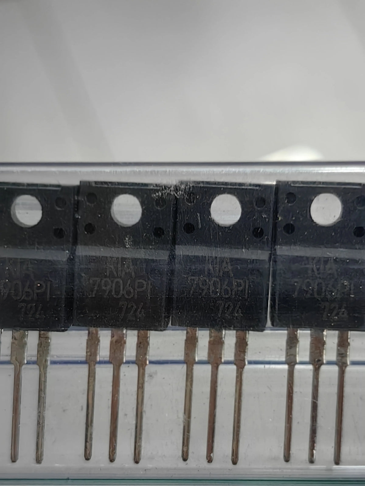 KIA7906PI-U/PF TO220F IC Chip New in Stock Electronic Components