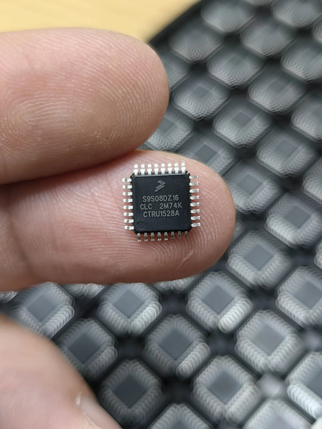 S9S08DZ16CLC QFP32 IC Chip New in Stock Electronic Components