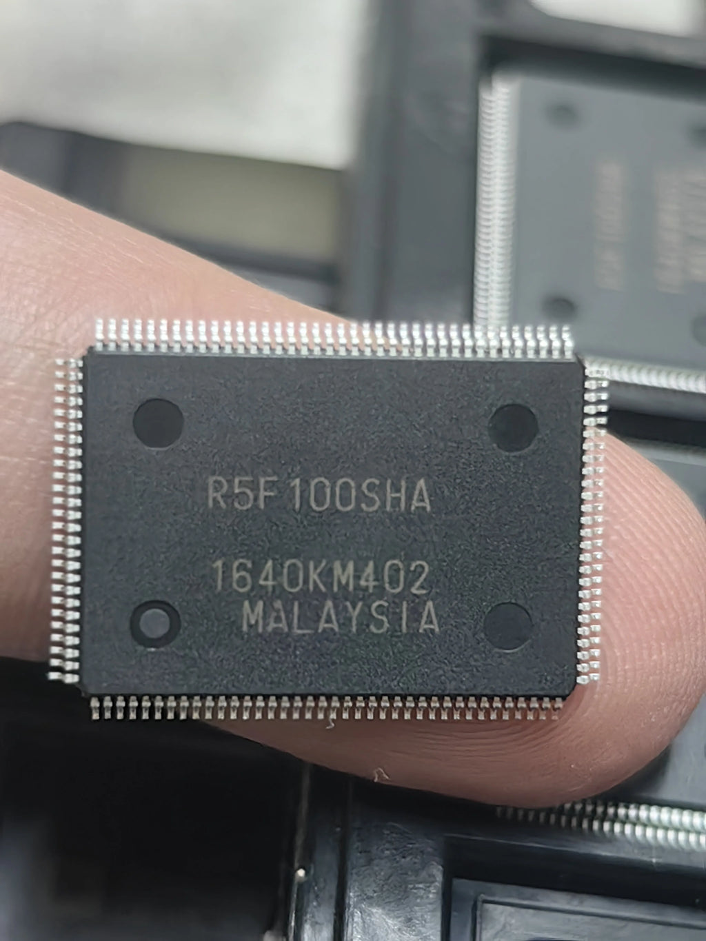 R5F100SHA LQFP128 IC Chip New in Stock Electronic Components
