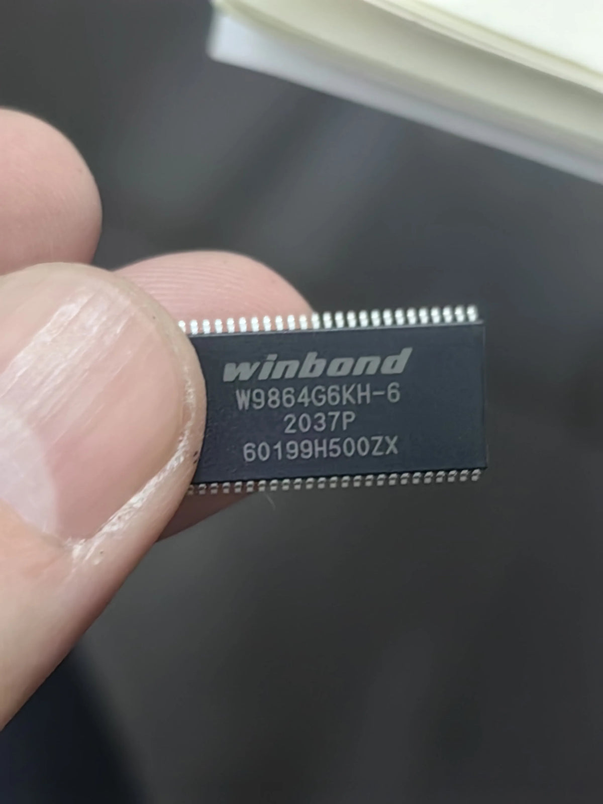 W9864G6KH-6 TSOP54 IC Chip New in Stock Electronic Components