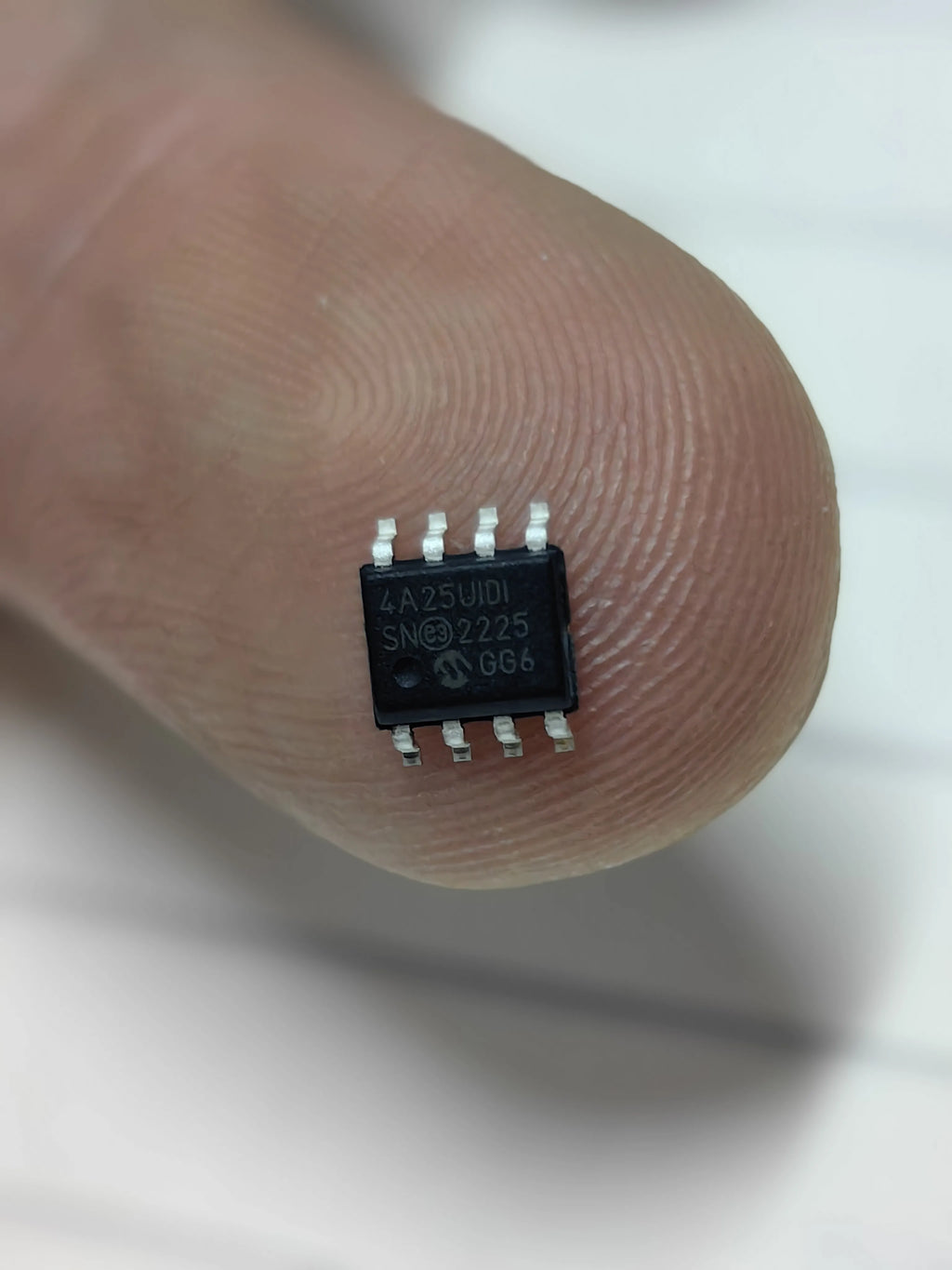 24AA025UID-I/SN SOP8 IC Chip New in Stock Electronic Components