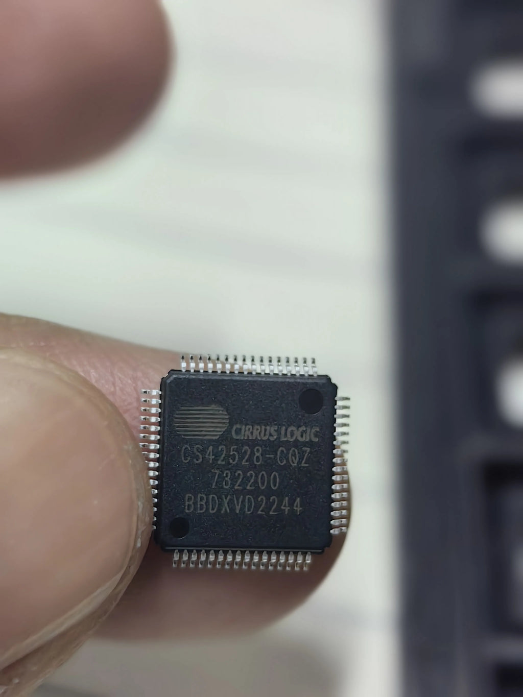 HVICS42528-CQ QFN IC Chip New in Stock Electronic Components