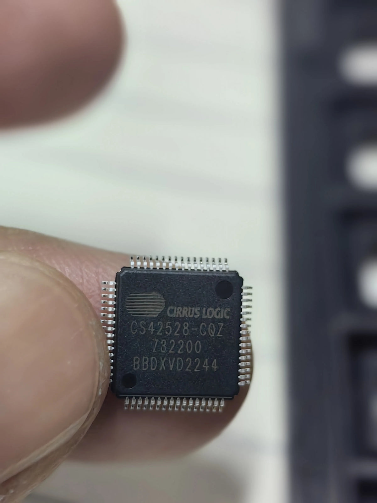 HVICS42528-CQ QFN IC Chip New in Stock Electronic Components