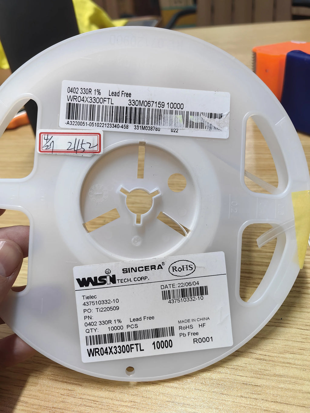 WR04X3300FTL SMD IC Chip New in Stock Electronic Components