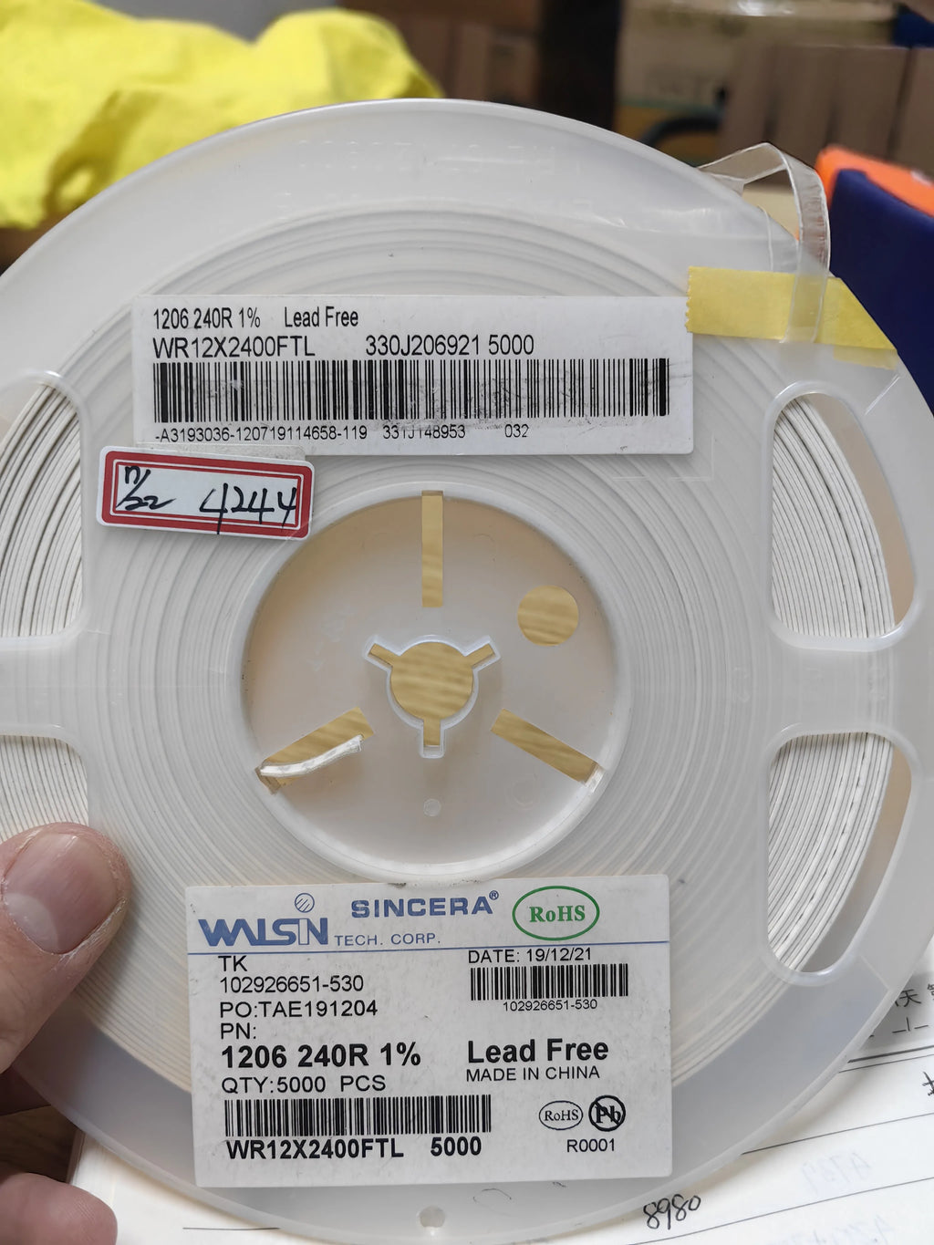 WR12X2400FTL SMD IC Chip New in Stock Electronic Components