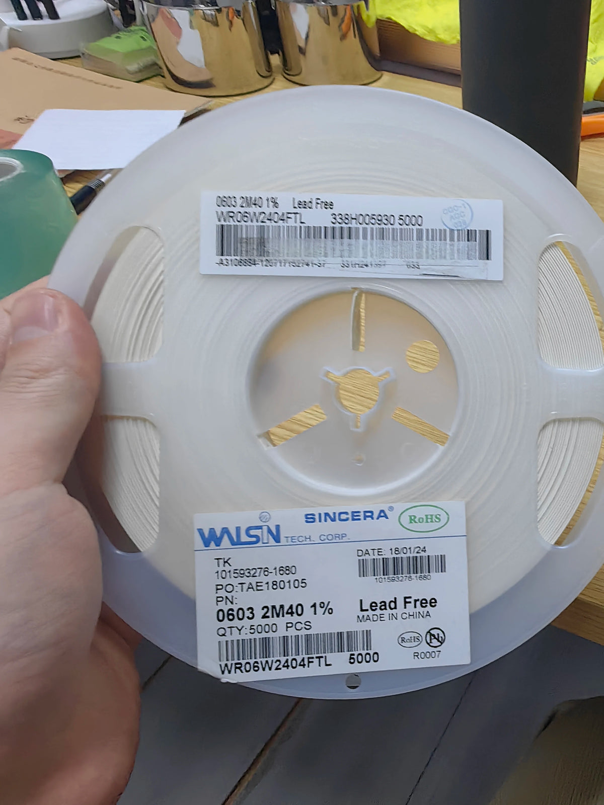 WR06W2404FTL SMD IC Chip New in Stock Electronic Components