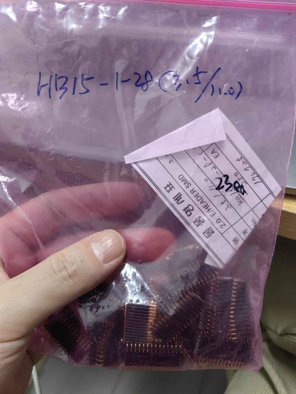 HB15-1-28-(3.5/11.0) THT IC Chip New in Stock Electronic Components