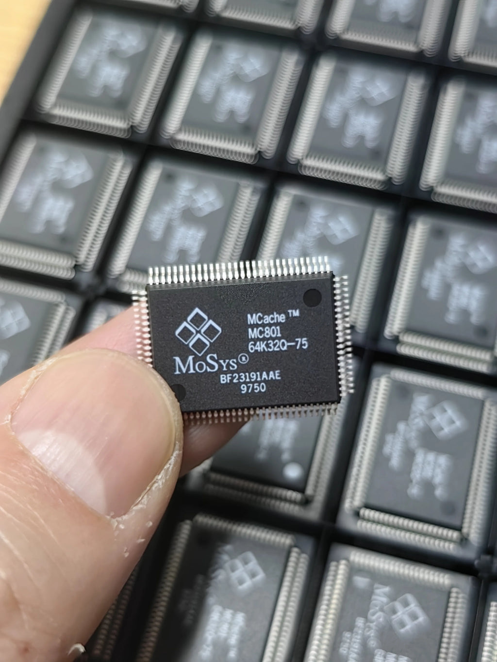 MC80164K32Q-75 QFP IC Chip New in Stock Electronic Components