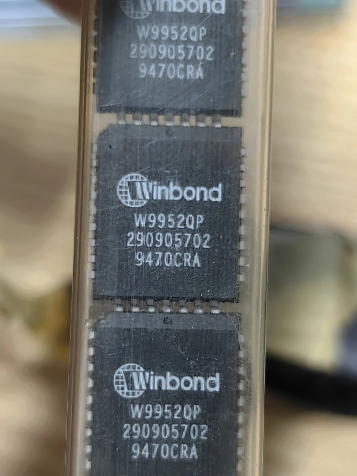 W9952QP PLCC32 IC Chip New in Stock Electronic Components