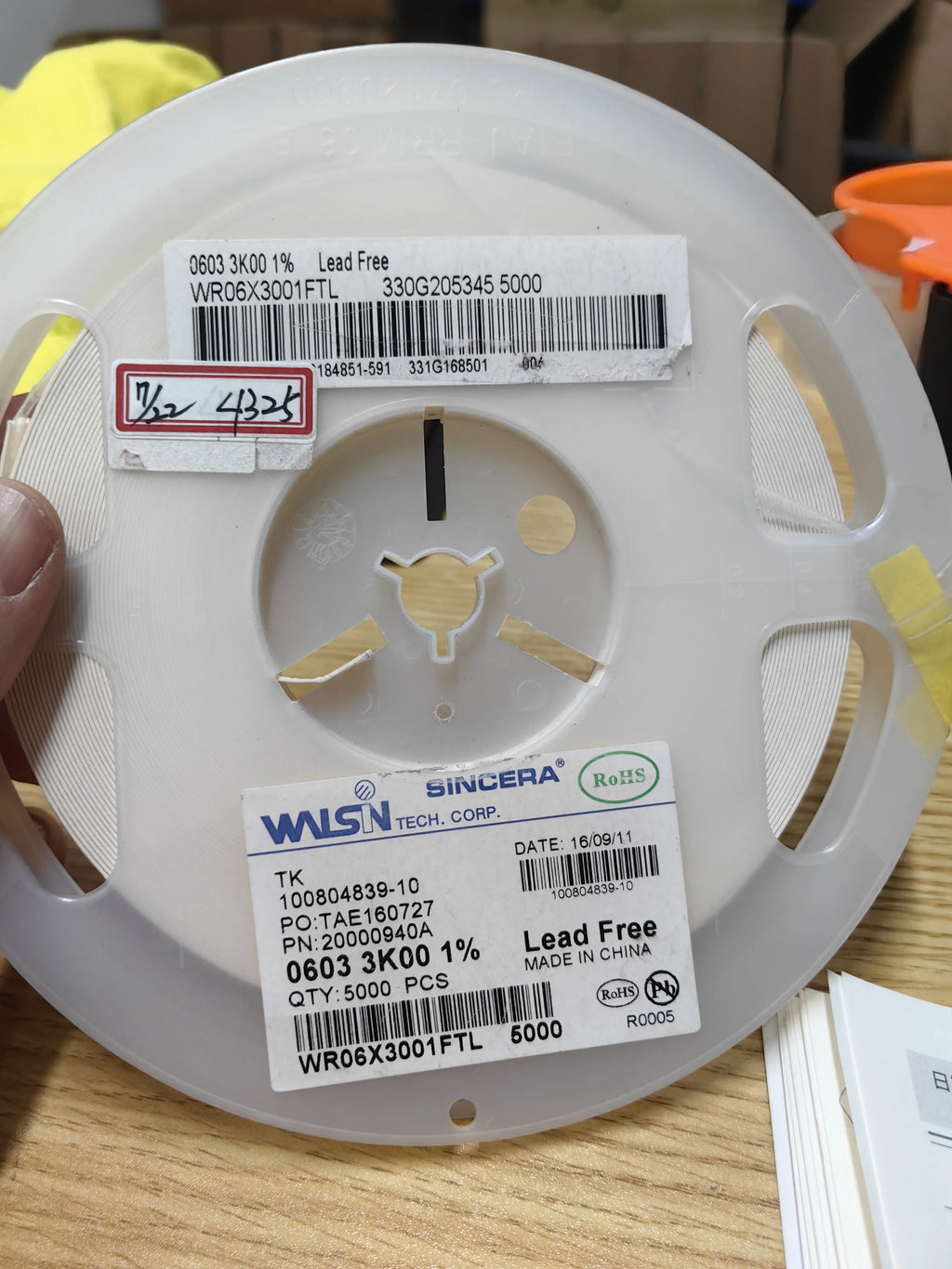 WR06X3001FTL SMD IC Chip New in Stock Electronic Components