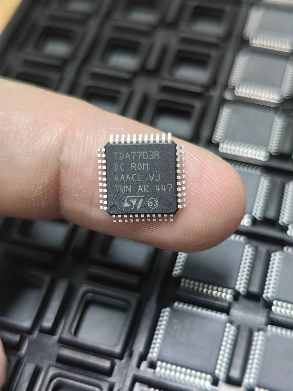 TDA7703 LQFP44 AM/FM Car Radio RF Tuner Receiver IC Chip New in Stock Electronic Components