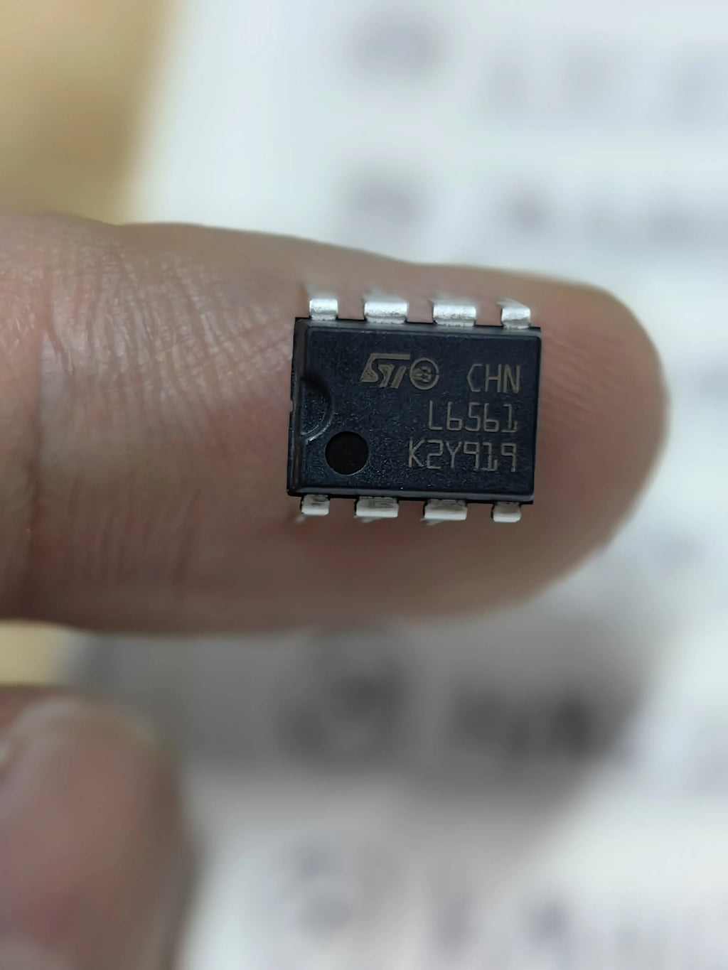 L6561-4LF DIP8 IC Chip New in Stock Electronic Components