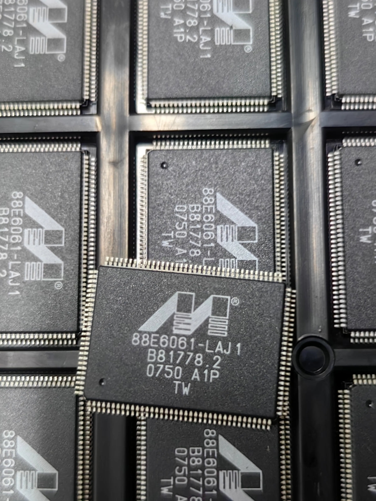 88E6061-LAJ1 TQFP128 6Port Fast Ethernet Switch IC Chip New in Stock Electronic Components