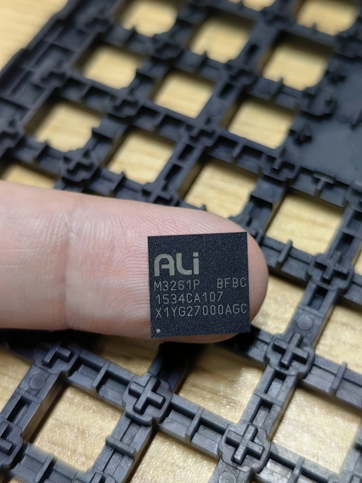 M3261P-BFBC BGA IC Chip New in Stock Electronic Components