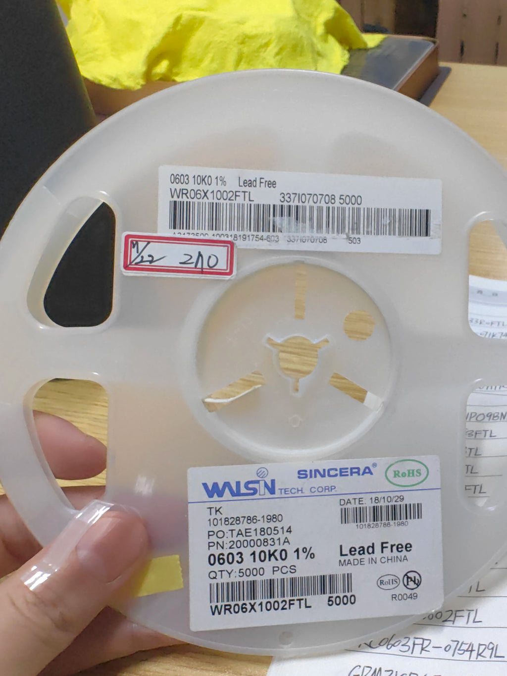 WR06X1002FTL SMD IC Chip New in Stock Electronic Components
