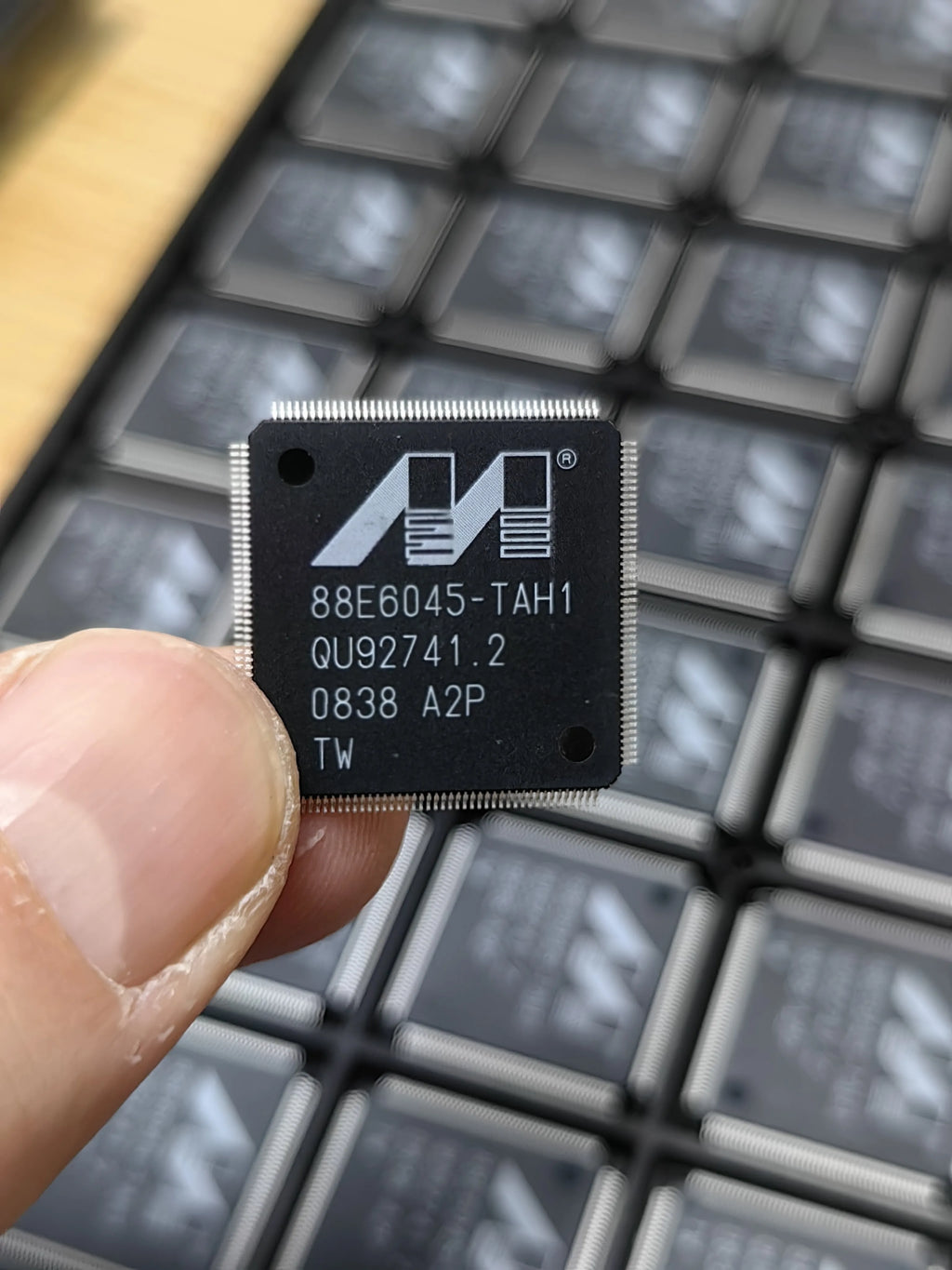 88E6045-TAH1 QFP176 IC Chip New in Stock Electronic Components