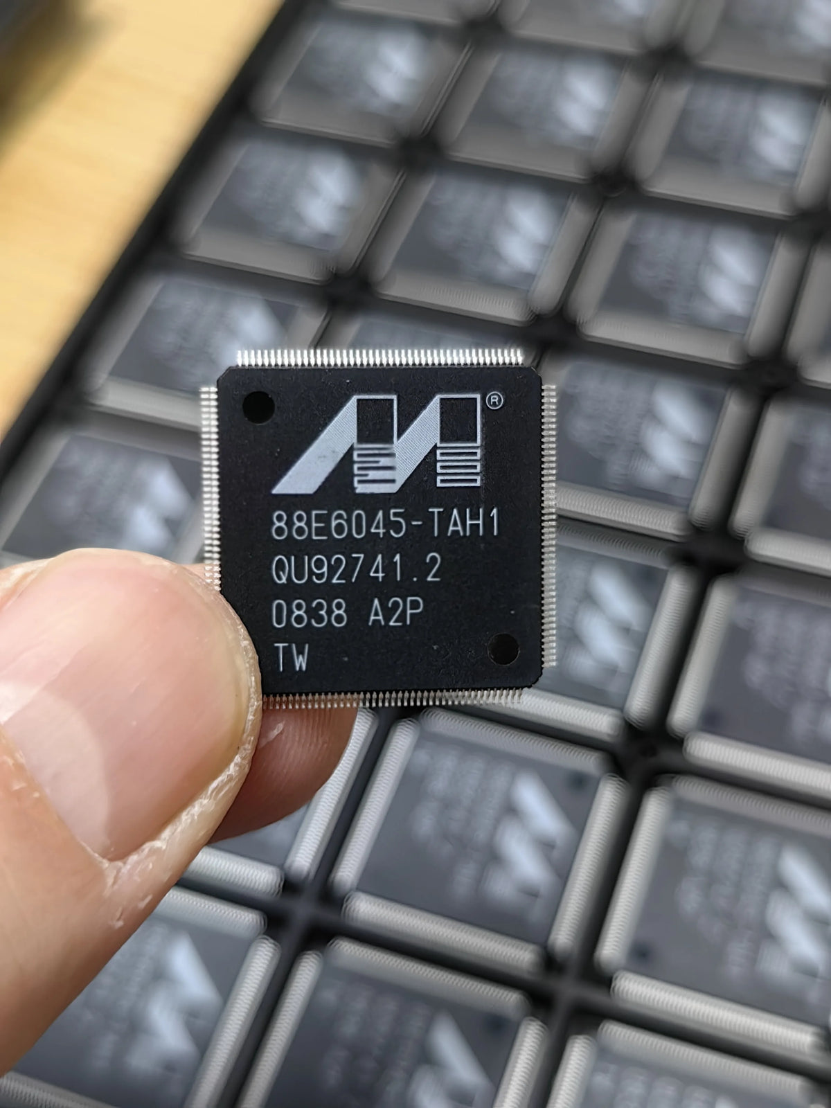 88E6045-TAH1 QFP176 IC Chip New in Stock Electronic Components