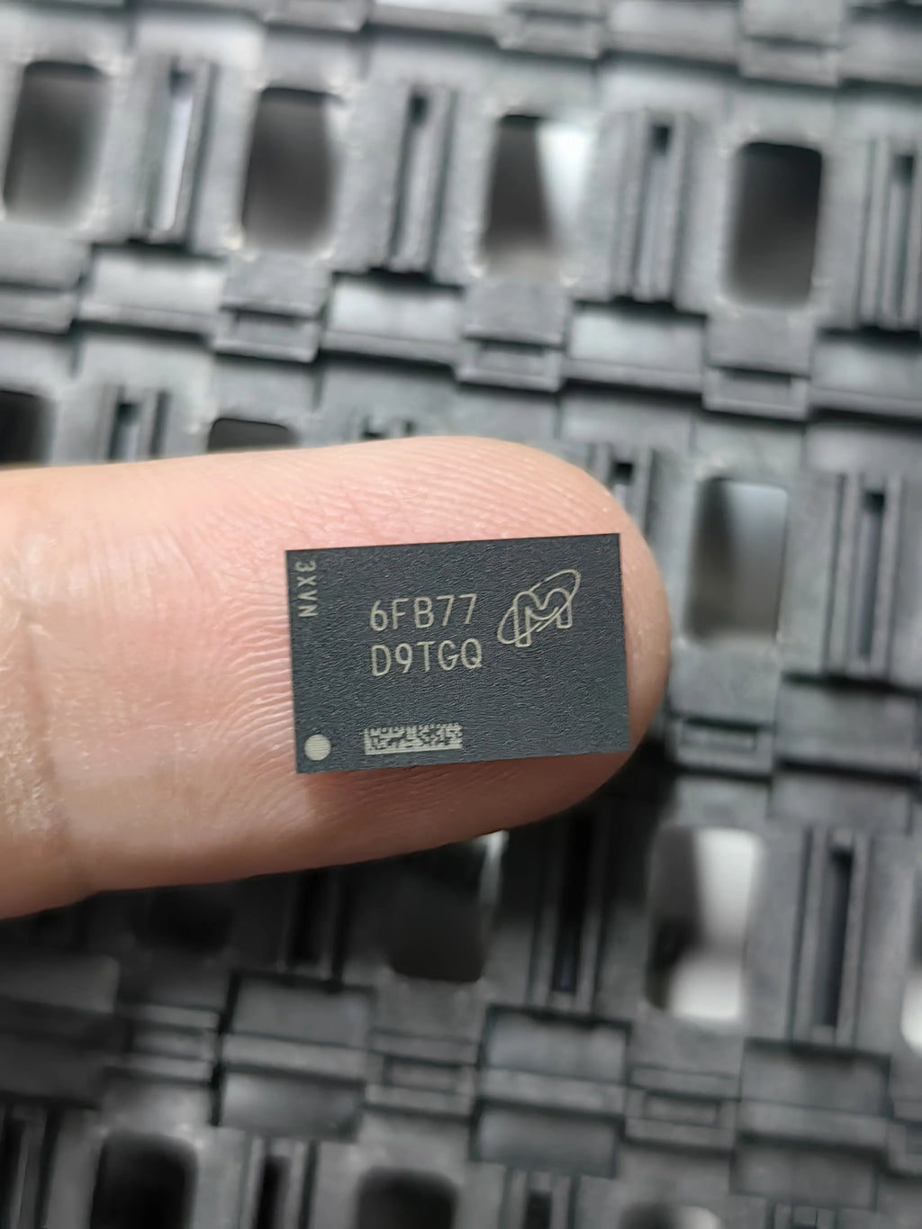 D9TGQ BGA IC Chip New in Stock Electronic Components