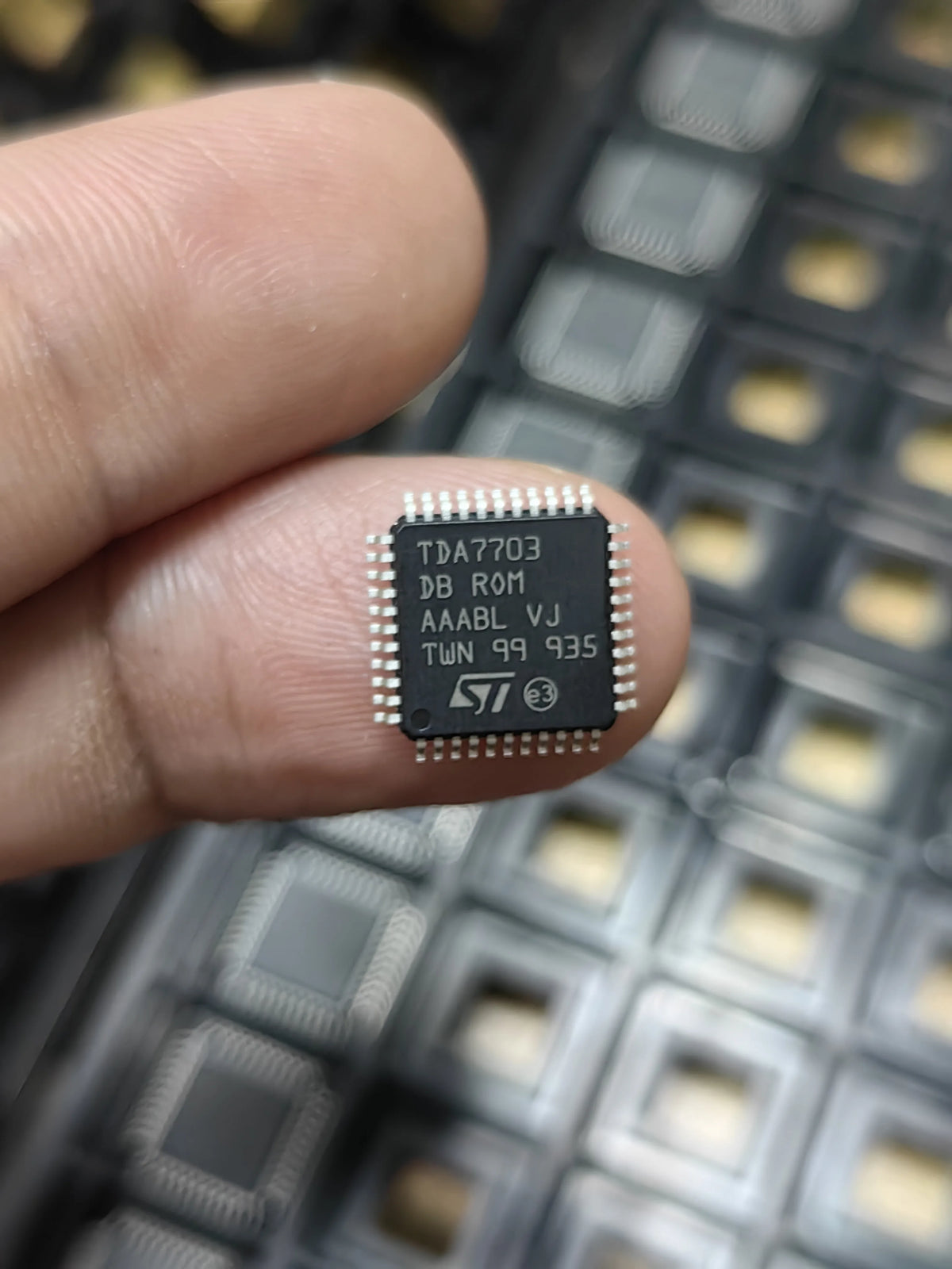 TDA7703 LQFP44 AM/FM Car Radio RF Tuner Receiver IC Chip New in Stock Electronic Components