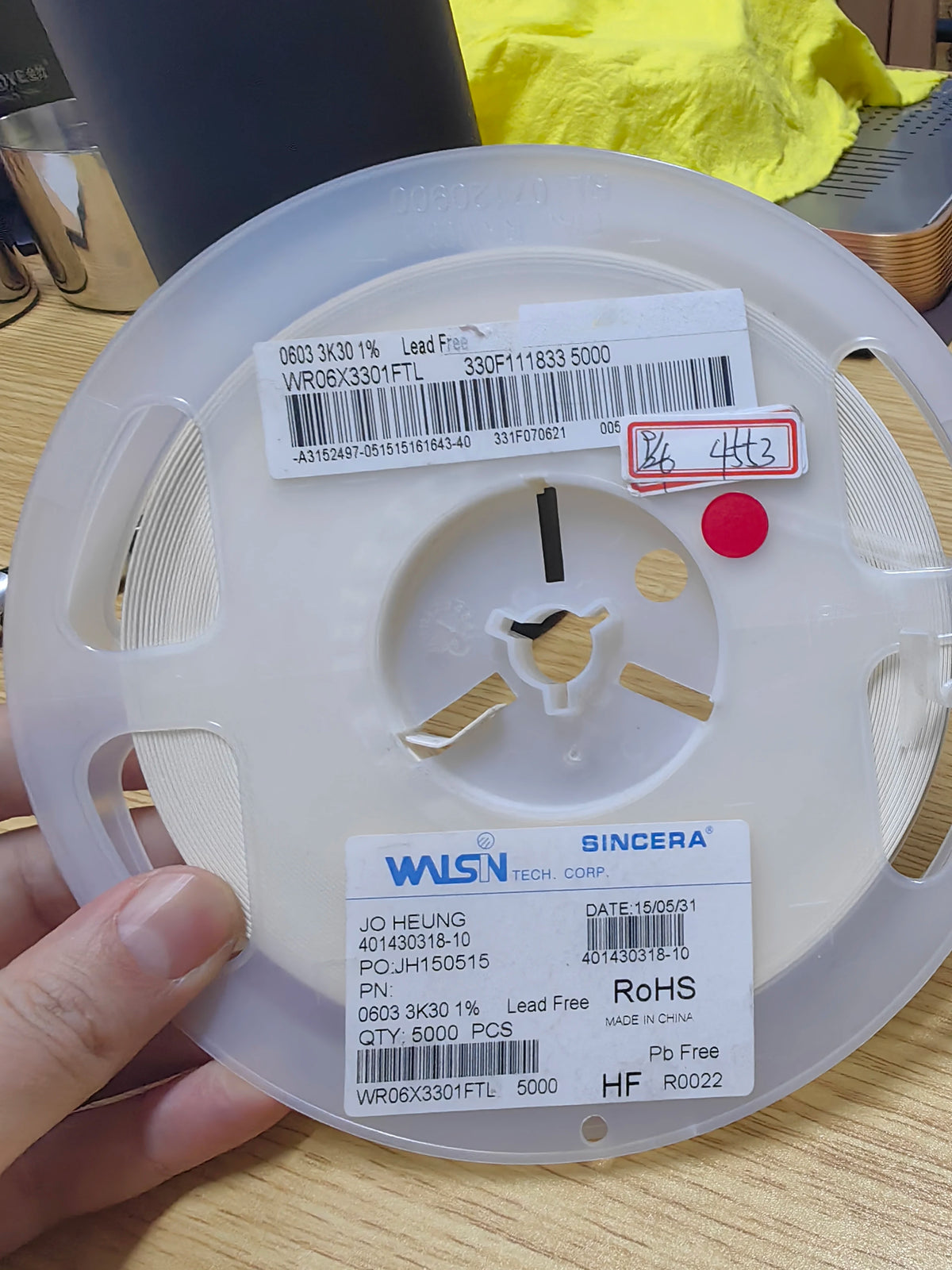 WR06X3301FTL SMD IC Chip New in Stock Electronic Components
