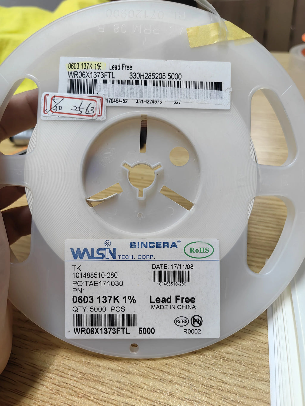 WR06X1373FTL SMD IC Chip New in Stock Electronic Components