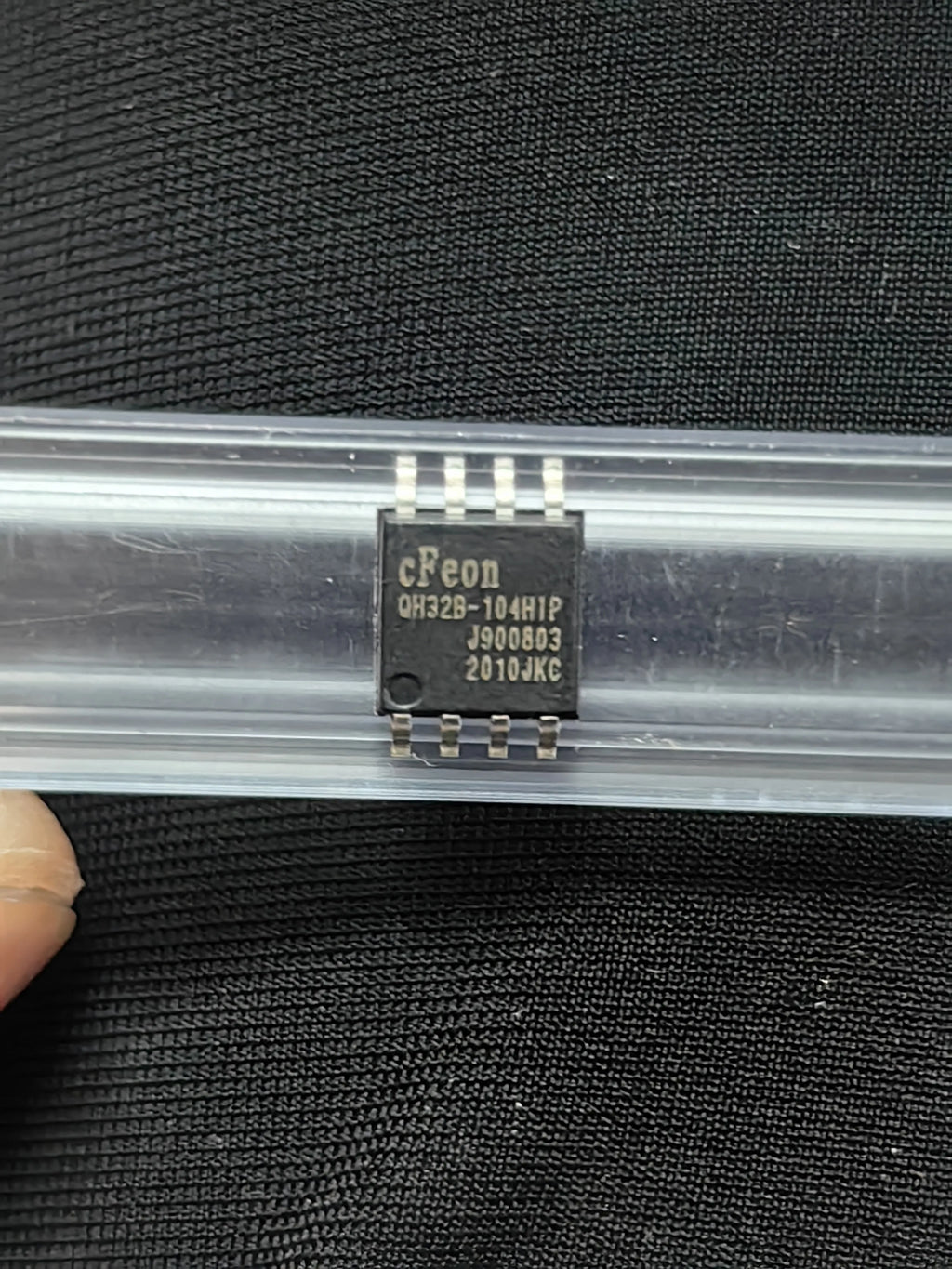 QH32B-104HIP SOP8 IC Chip New in Stock Electronic Components