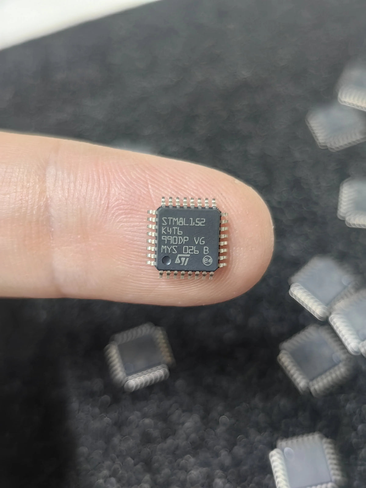STM8L152K4T6 LQFP-32 8 Bit Microcontroller IC Chip New in Stock Electronic Components