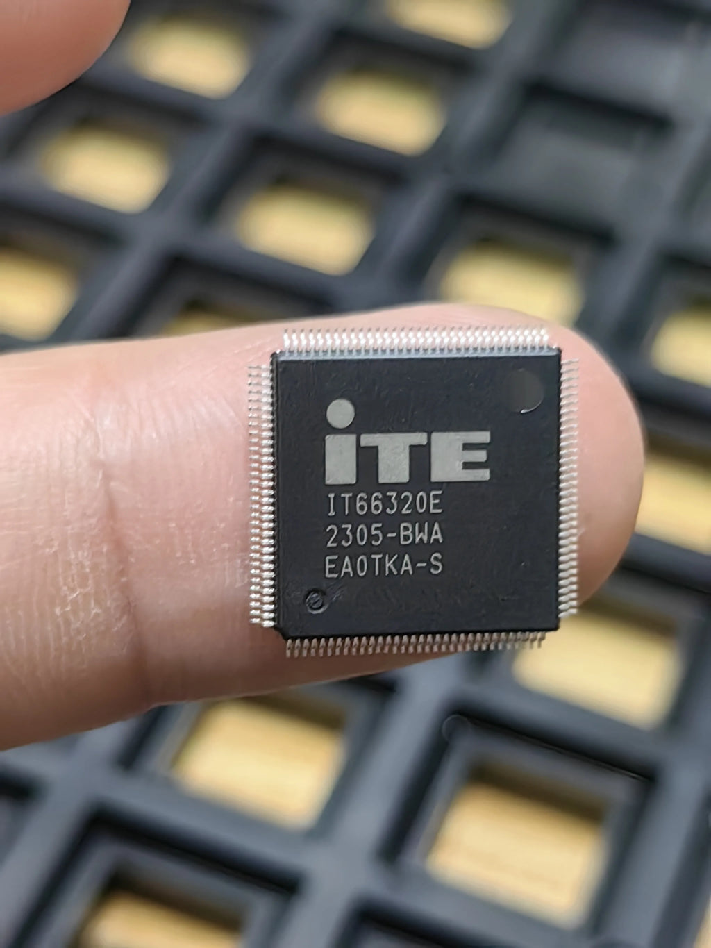 IT66320E QFP IC Chip New in Stock Electronic Components