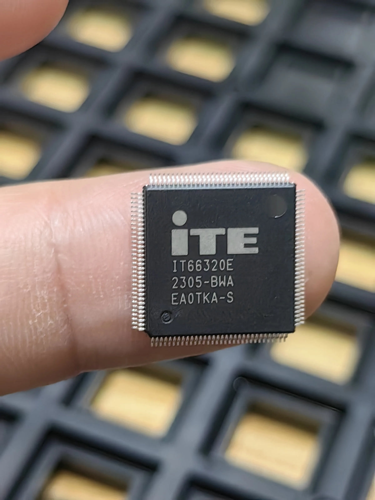 IT66320E QFP IC Chip New in Stock Electronic Components