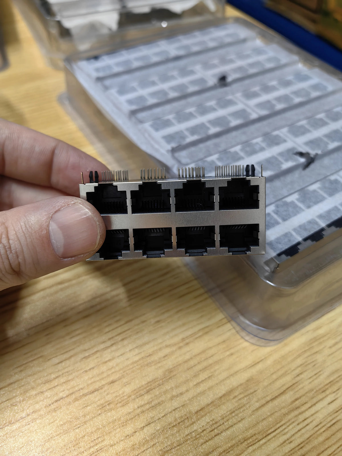 0637S-2X4-8P8C QFN IC Chip New in Stock Electronic Components